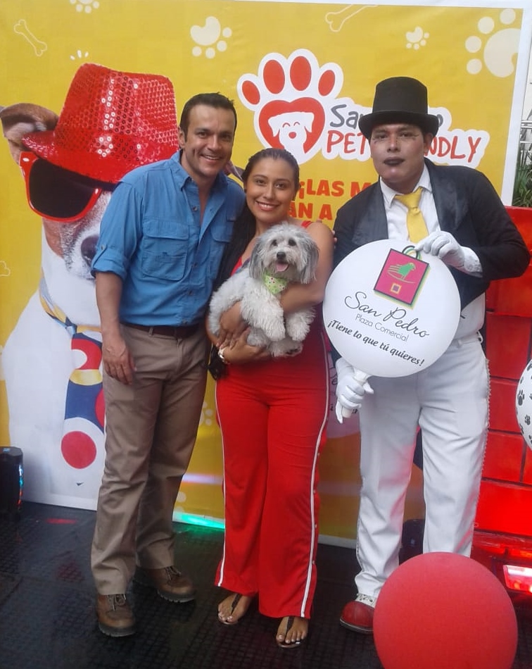 El presentador Juan Diego Alvira y María Fernanda Ortiz